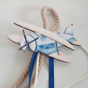 Μπομπονιέρα για Αγόρι Αεροπλανάκι Κρεμάστο κουφ.crispy.ύψος 25εκ ξύλινο 6εκ 1,90