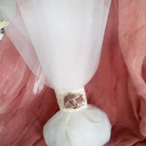 Μπομπονιέρα γάμου, Πουγκί με τούλι και πέντε κουφέτα αμύγδαλου