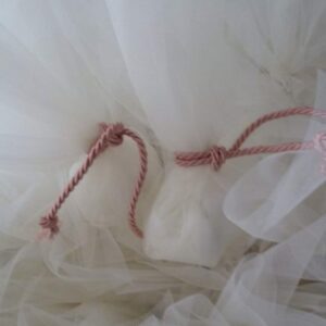 Μπομπονιέρα γάμου, Πουγκί με τούλι και πέντε κουφέτα