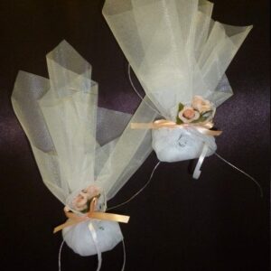 Μπομπονιέρα γάμου, Πουγκί με τούλι και πέντε κουφέτα