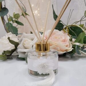 Μπομπονιέρα γάμου, μπουκαλάκι γυάλινο για αρωματικό χώρου με πέντε κουφέτα αμυγδάλου