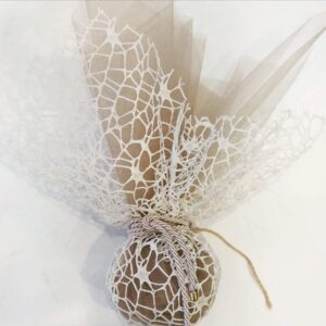 Μπομπονιέρα γάμου, πουγκί με τούλι και πέντε κουφέτα